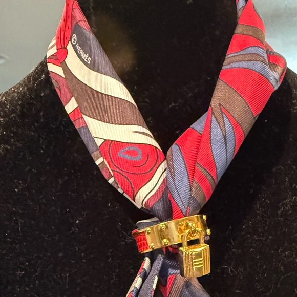 💯AUTHENTIC HERMES KELLY CADENA MOTIF SCARF RING W/BOX - SIZE 9.5 - Picture 14 of 14